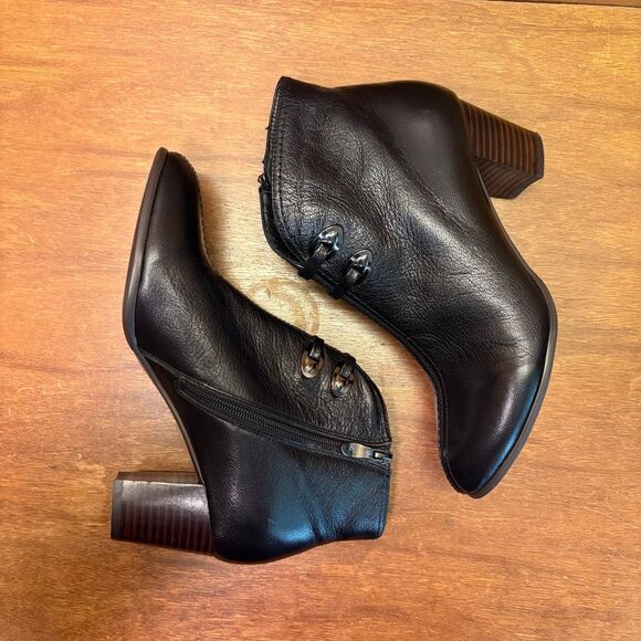 Designer Antonio Melani Black Leather Wood Heel Booties w/ Buckle Detail size 38 - Picture 11 of 11